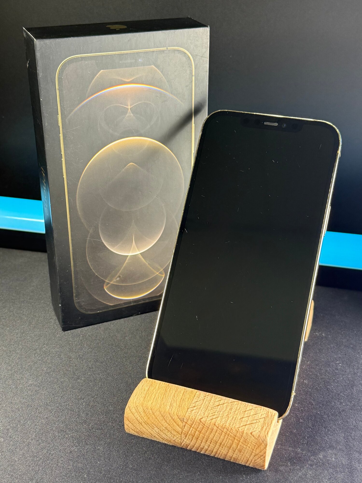 Смартфон Apple iPhone 12 Pro Max, 256gb, Gold, RU, nano SIM + eSIM — фото 1