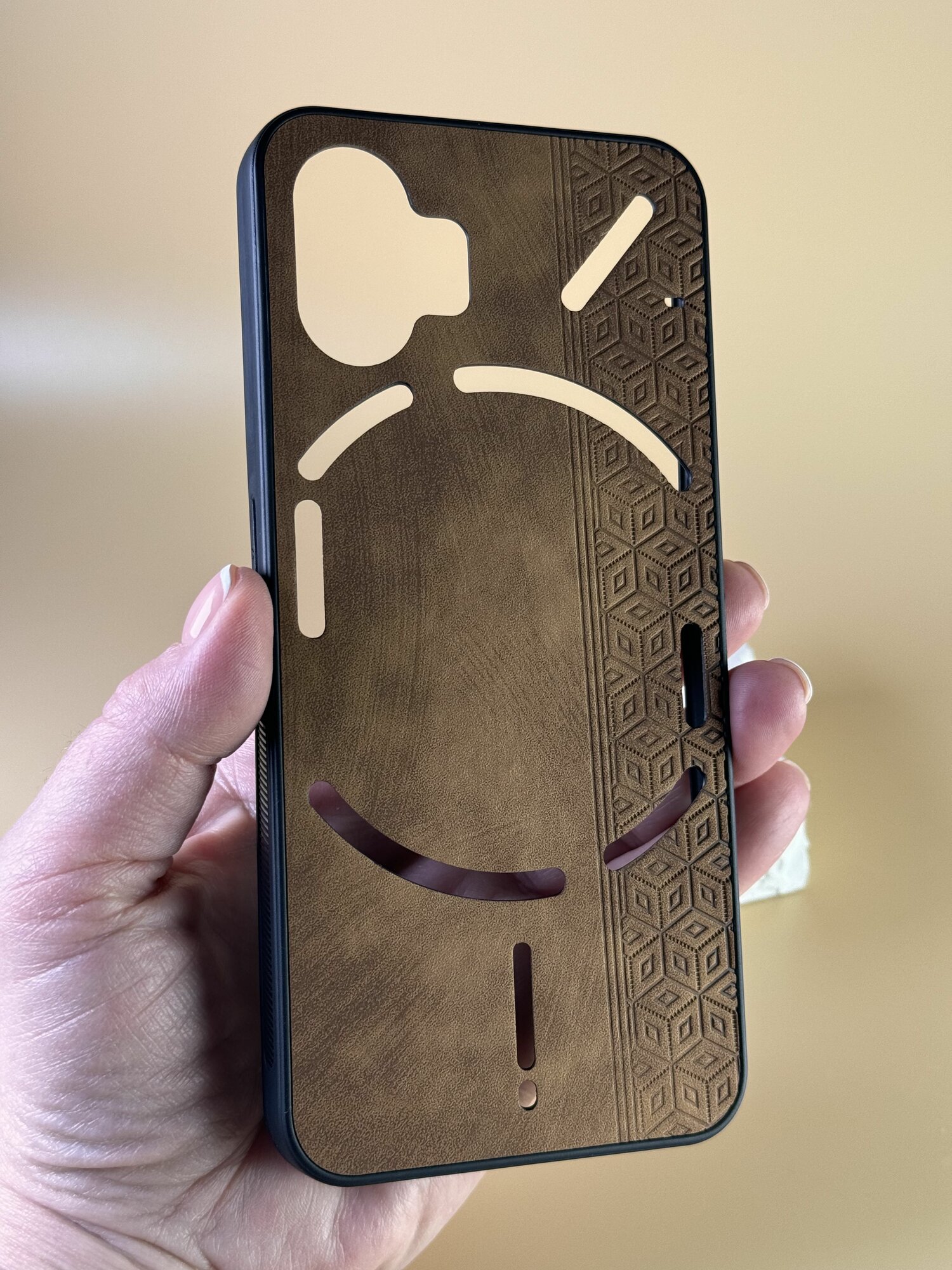 Чехол кожаный на Nothing Phone 2 / Чехол на Нотинг Фон 2 с защитой камеры, геометрия, коричневый — фото 1