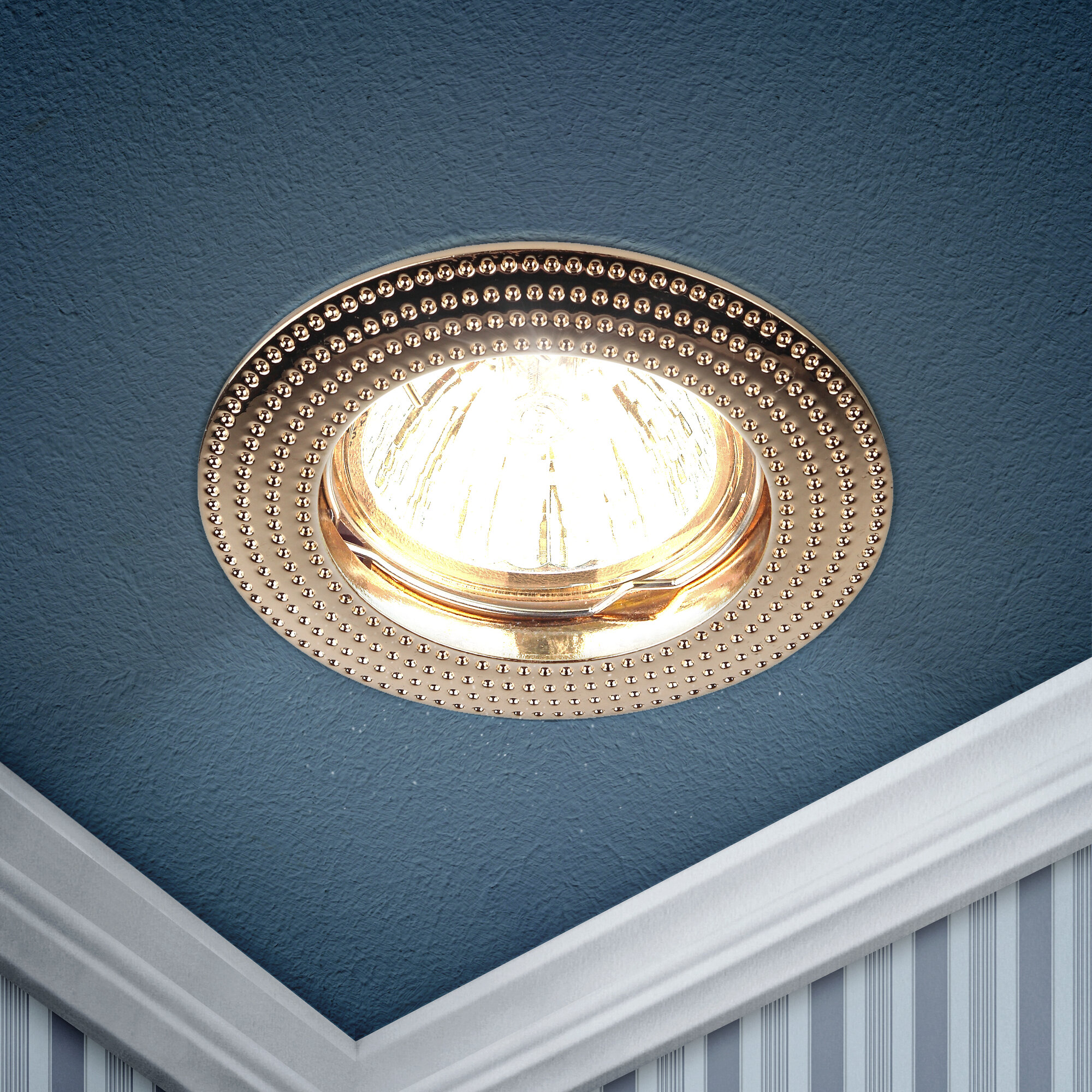 Точечный светильник ЭРА KL55 MR16 50Вт встраиваемый IP20 золото Б0017100