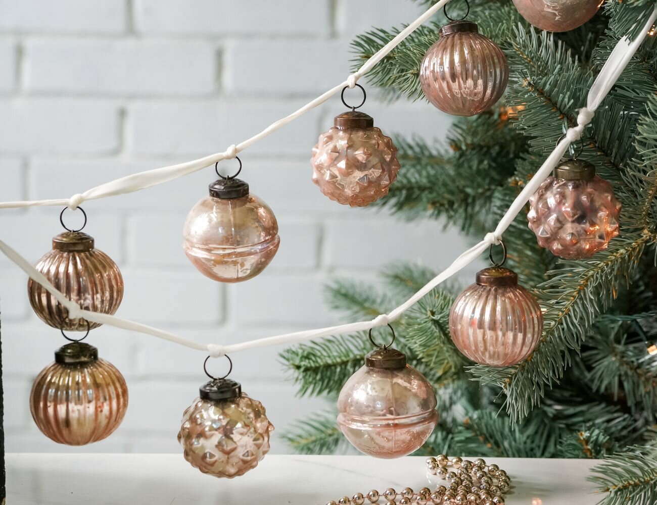 Декоративная гирлянда шарики А-ЛЯ винтаж стекло розовый бутон 120 см Kaemingk 640273-1