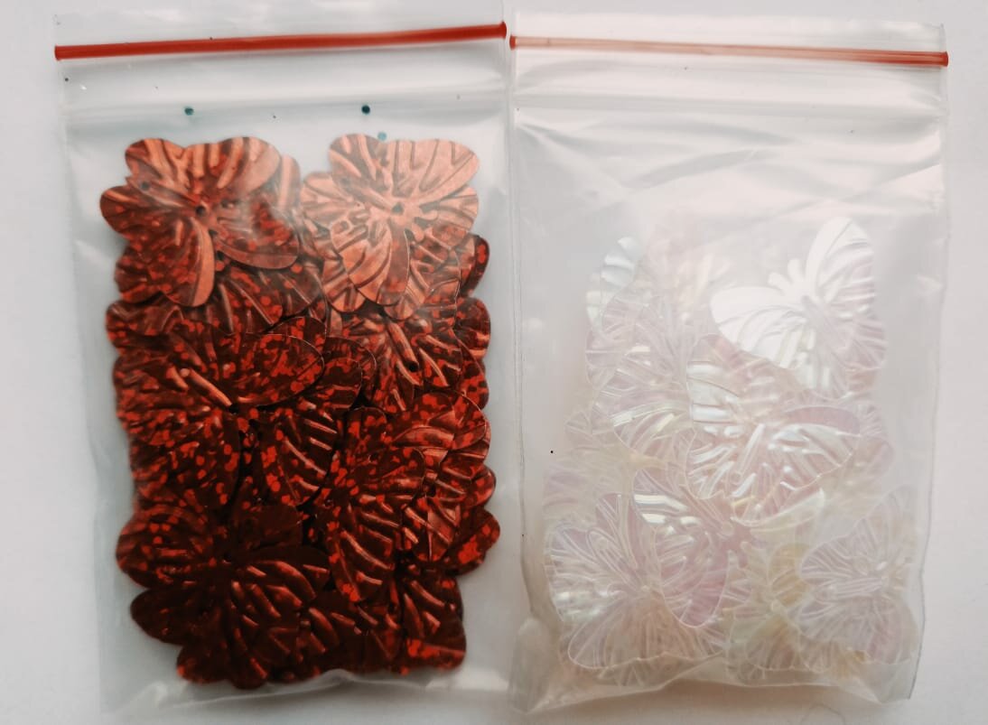 Пайетки Бабочки 30х22 мм, цвет красный голография + перламутровый прозрачный, 2 шт. по 5 грамм