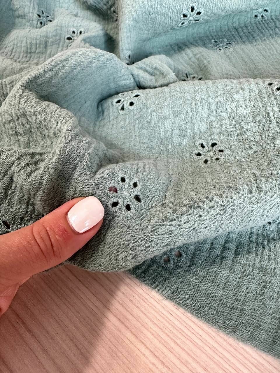 фото 0,5 метра. Муслин двухслойный жатый с вышивкой. Супер новинка! Хлопок 100%, отрез 50*140 см. Цвет хаки. Ткань для шитья и рукоделия.