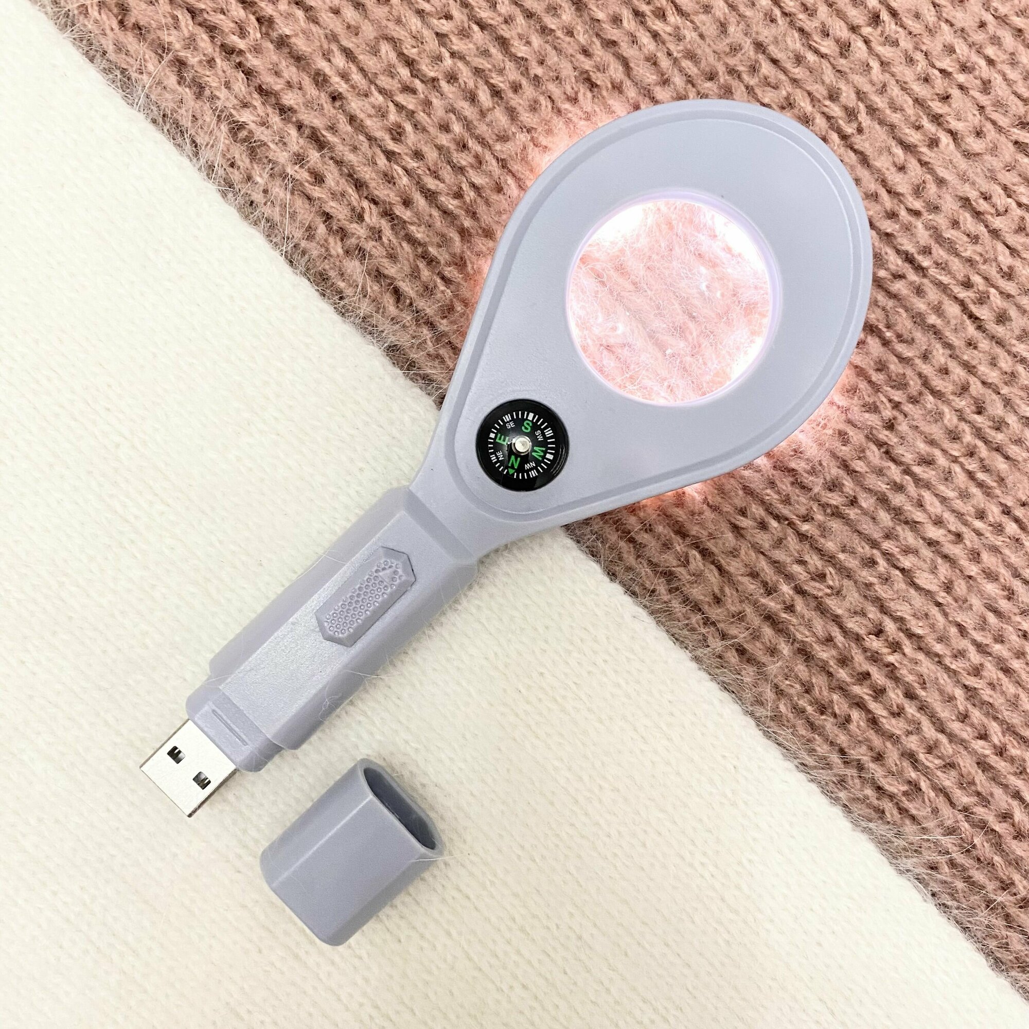 фото Лупа со светодидным фонариком и компасом , зарядка от USB , цвет серый
