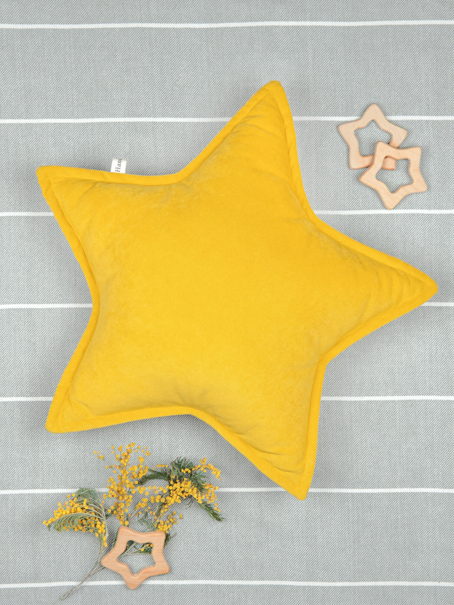 Подушка декоративная Звезда (звездочка) велюр, 45х45, цвет горчичный