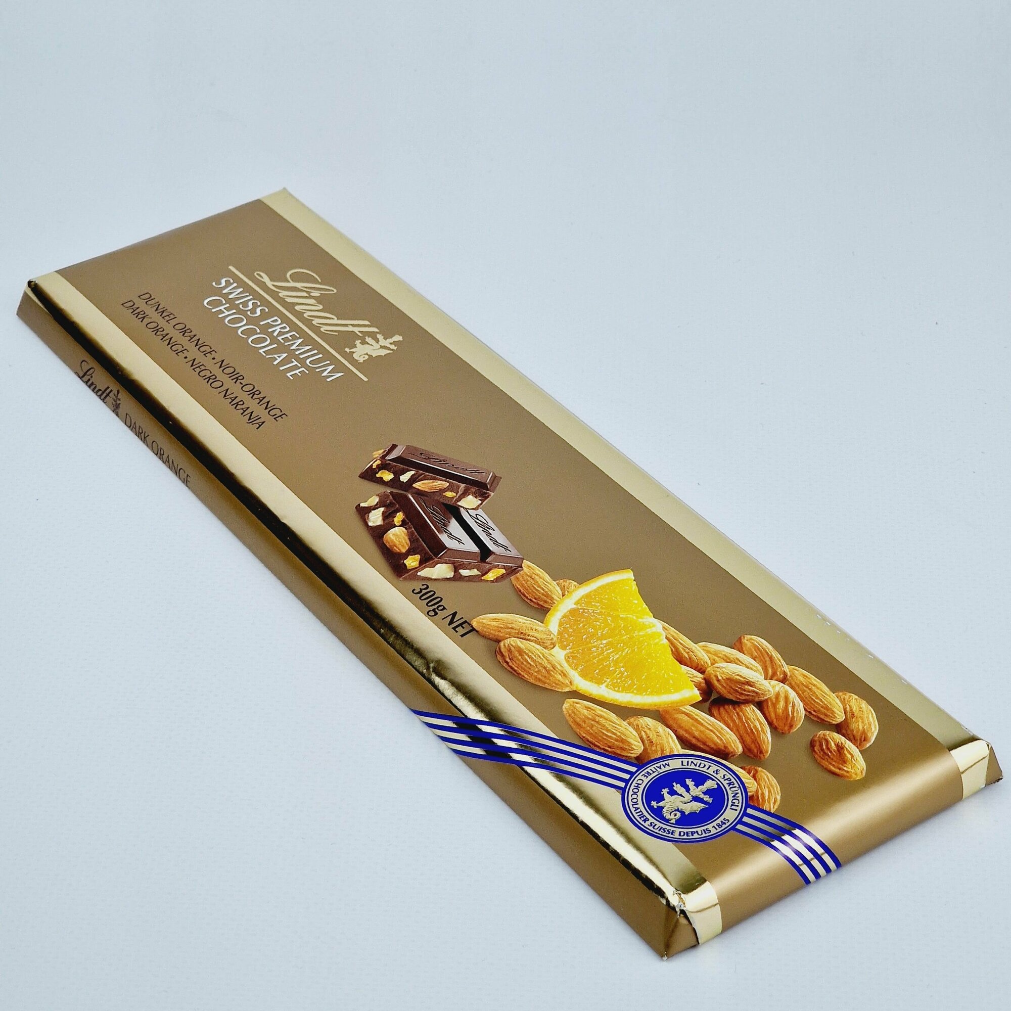 Шоколад Lindt Swiss Premium Темный с апельсином и миндалем 49% 300г Lindt and Sprungli - фото №15