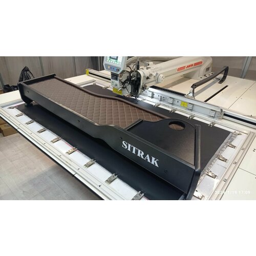 Стол-полка на торпедо для грузового авто Тягач Sitrak C7H Коричневая экокожа Ромб