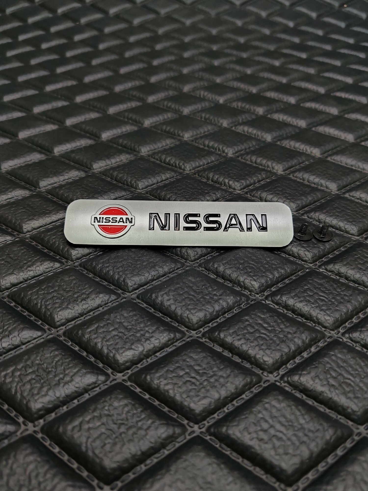 Логотип (шильдик) для Nissan 1 шт, большой металлический 127х23 мм.