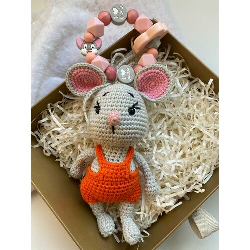 фото Вязаная игрушка "мышка", с браслетом, серый, оранжевый name podarki