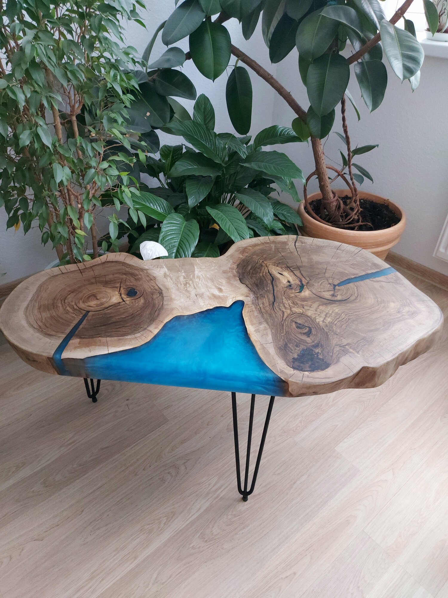 фото Журнальный столик из натурального массива дерева Vamstol