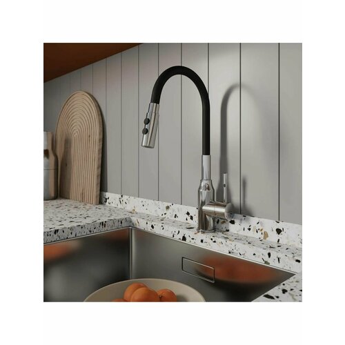 Смеситель для кухни с гибким изливом и душевой насадкой хром - черный