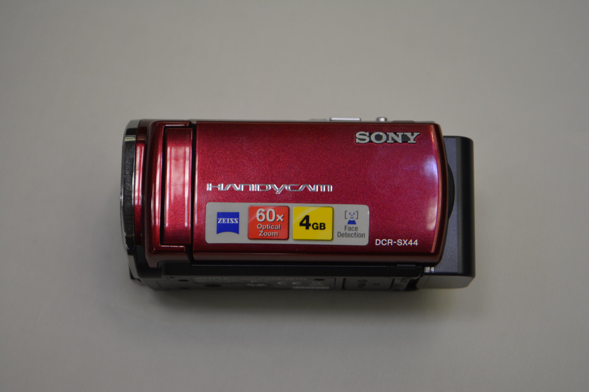 Sony DCR SX 44 Red - видеокамера