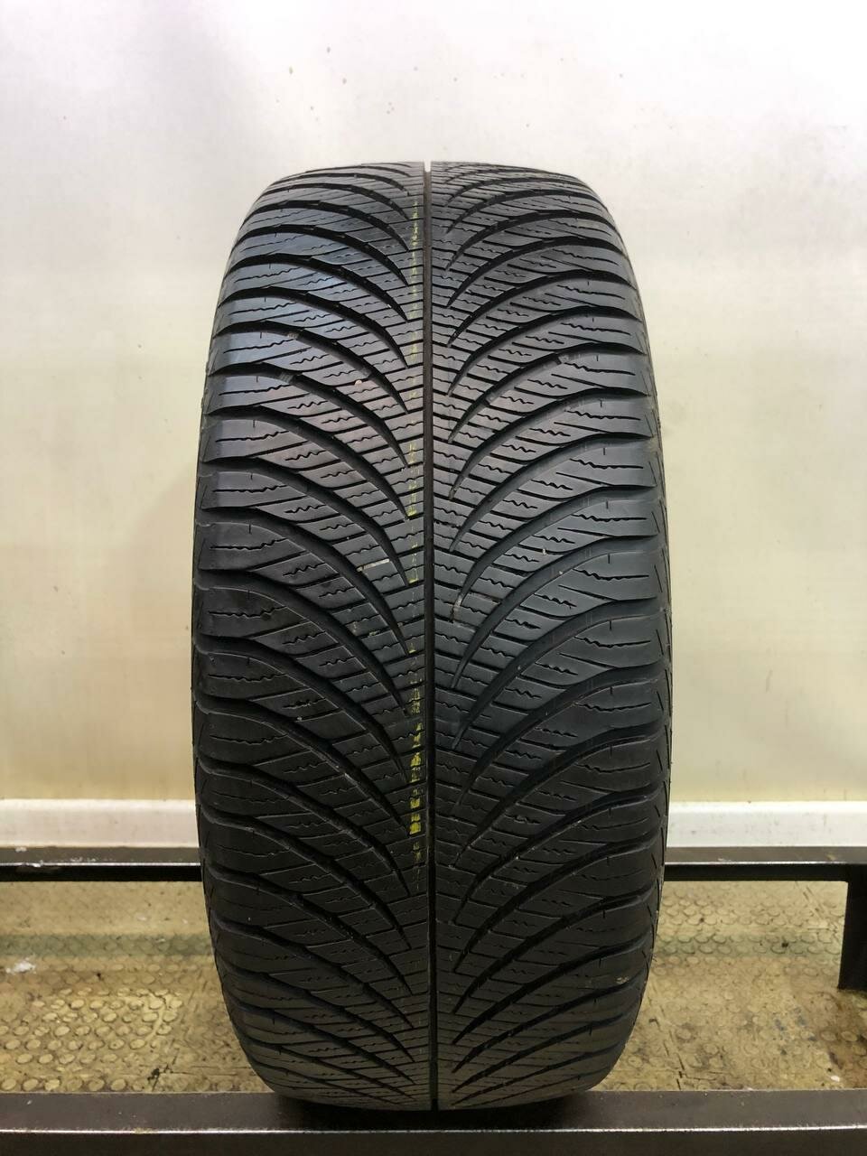 Goodyear Vector 4 Seasons Gen-2 235/55 R17 БУ Шины Летние