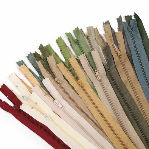 Молния юбочная пластик 3 ассорти 18см упак100 шт 20 цветов по 5 шт 649₽