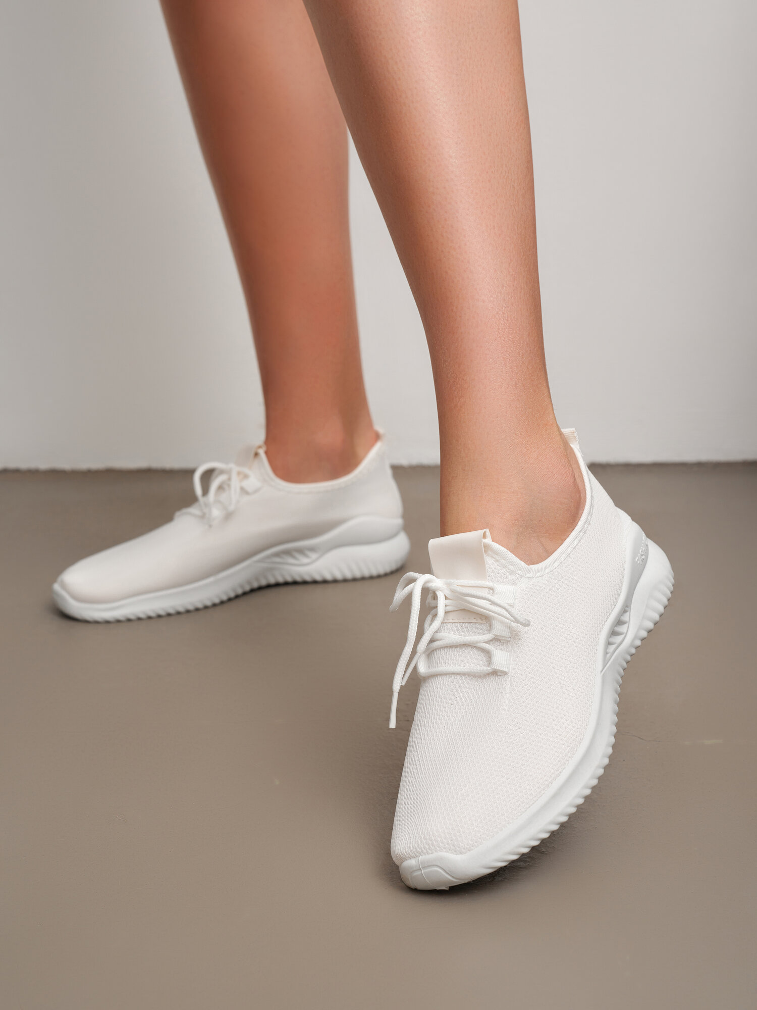 фото Кроссовки изики