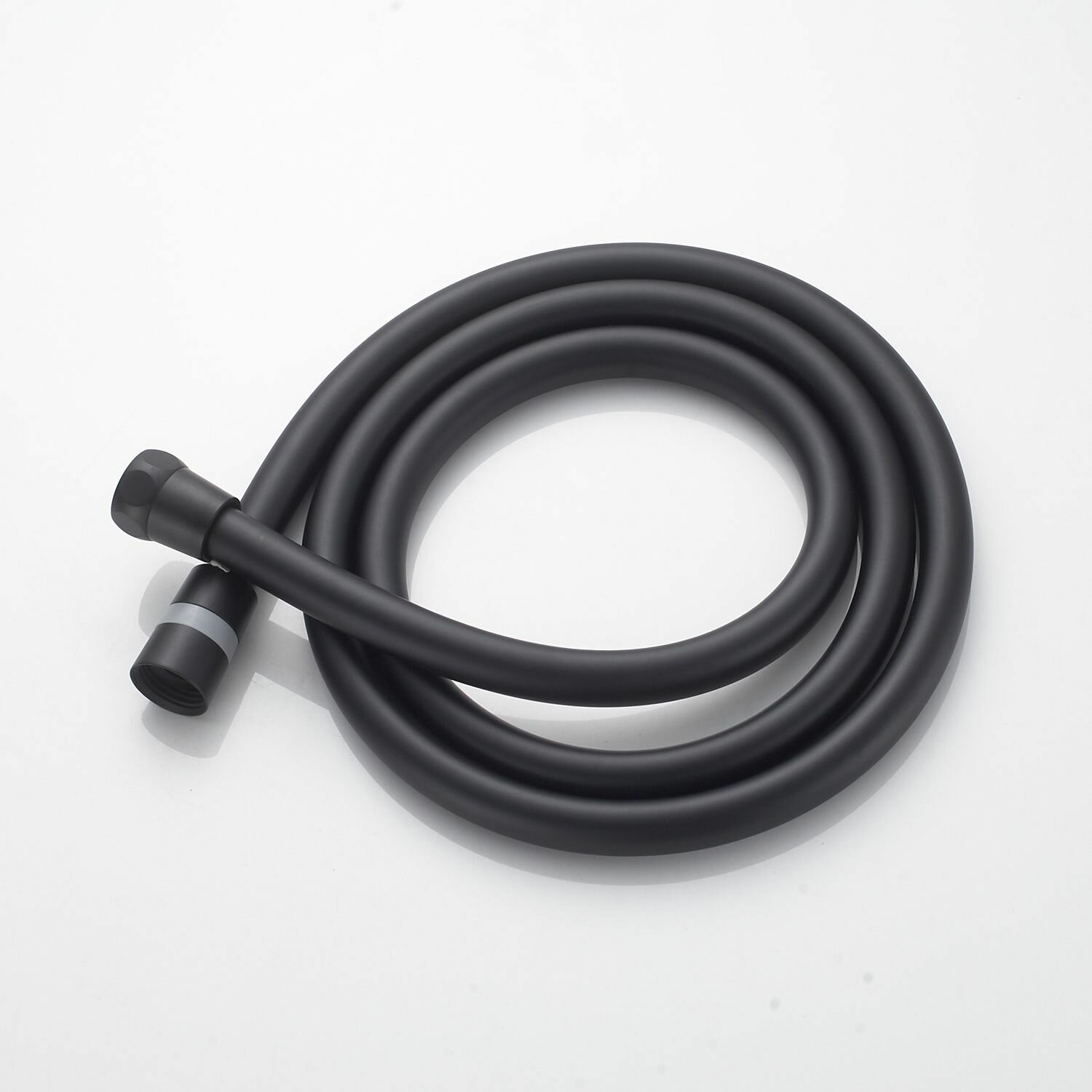 SE54-15 Шланг в силиконовой оплетке 150 см черный