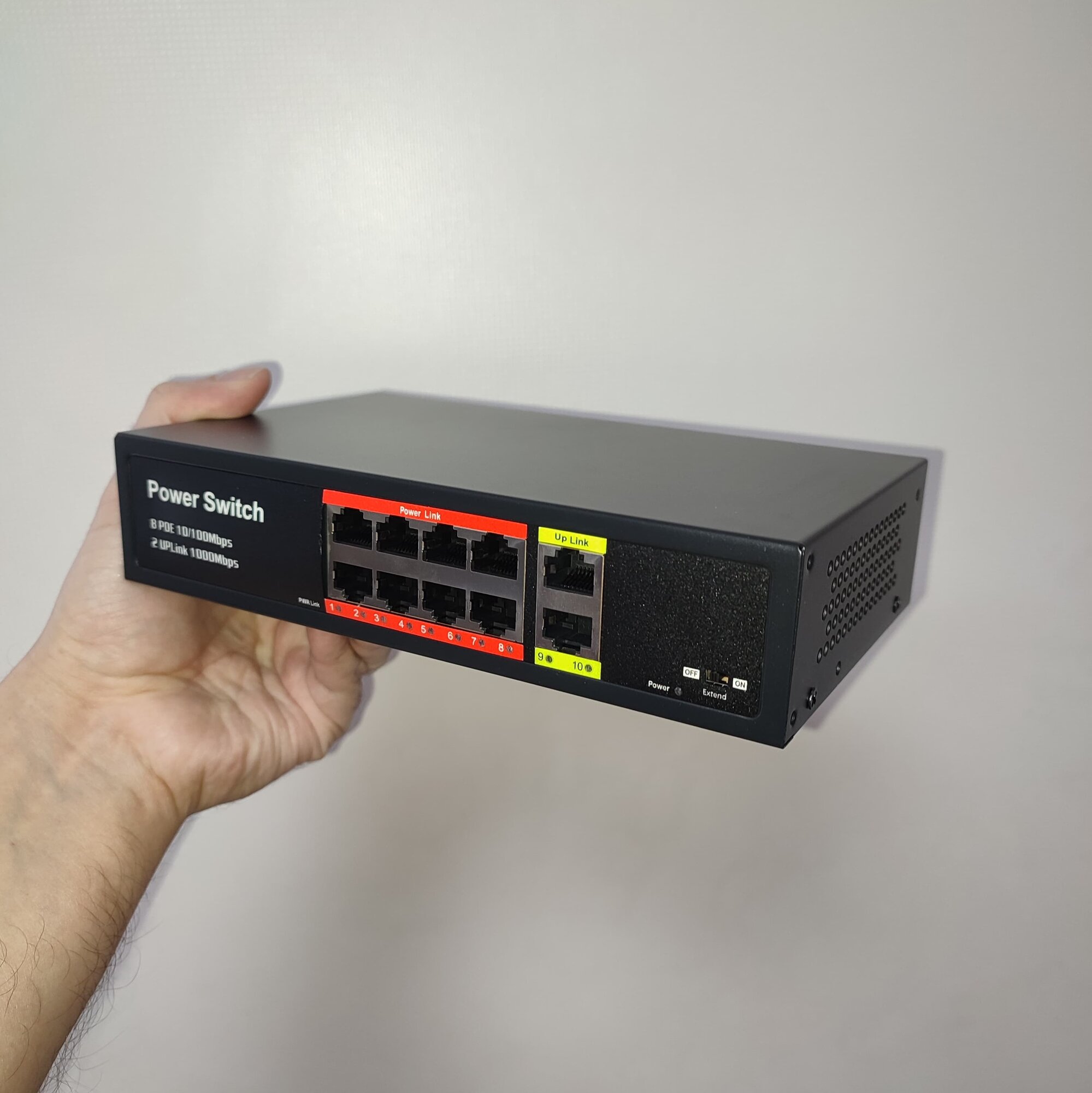 АВЕРС AV-P1008-2G коммутатор POE gigabit 8 POE +2 LAN портов, неуправляемый, черный
