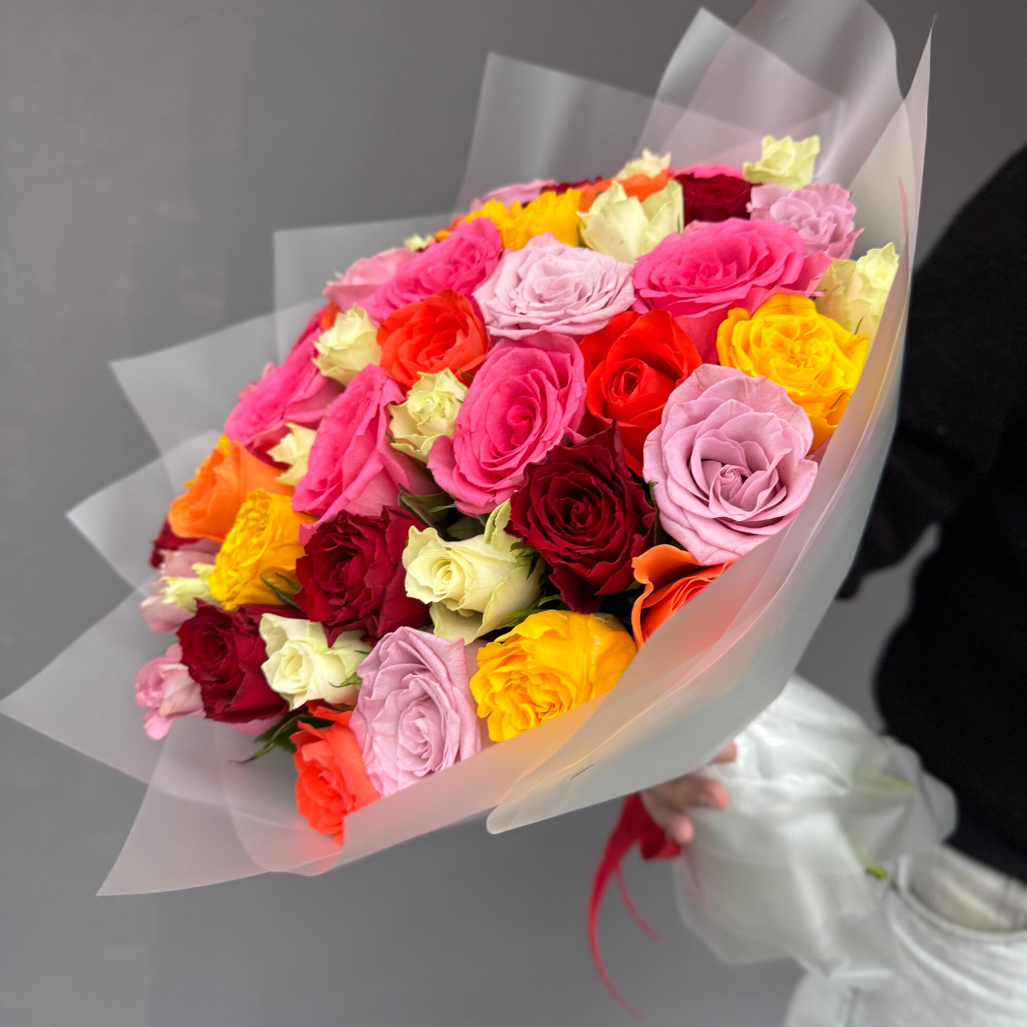 Розы Кения Сортовые 41 шт d=30 h=38 см (на фото 60 шт) Розовые супер лоу прайс в бутонах арт. 13581 Простороза. ру