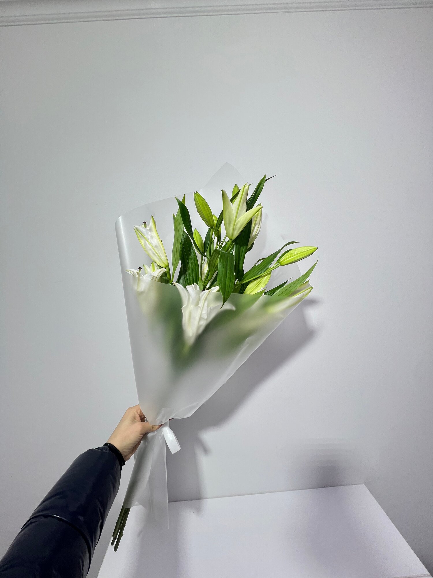 Лилия .3 ветки белой ароматной лилии. Порадуют любую девушку кто любит аромат цветов. Самые красивые цветы!