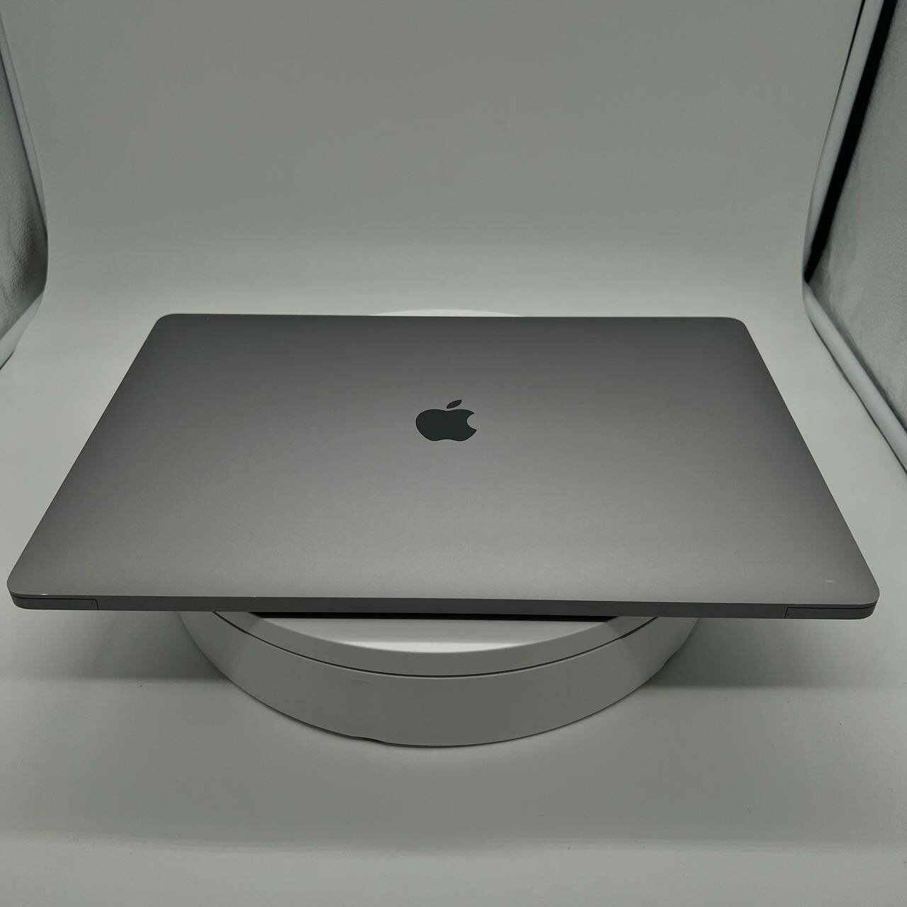 Ноутбук Apple MacBook Pro 16 2019, i9 2.4 ГГц, RAM 32 ГБ, SSD 512 ГБ, серый космос