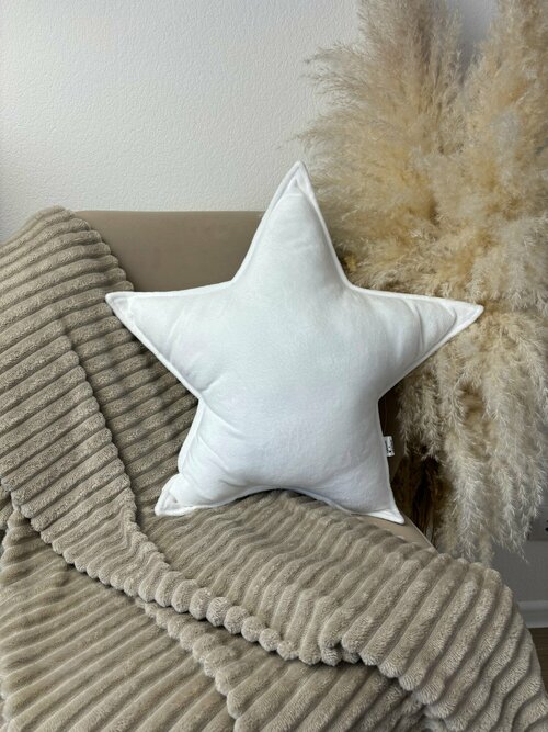 Подушка плюшевая Звезда Белая