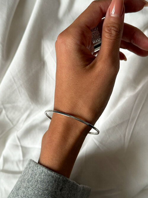 Жесткий браслет MIESTILO Браслет женский серебряный без вставок, серебро, 925 проба, родирование, длина 17 см.