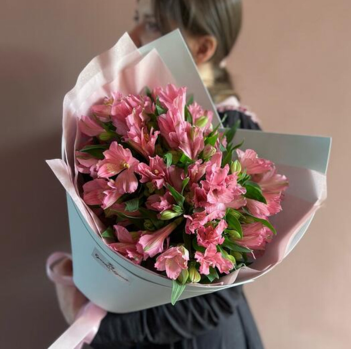 Букет цветов "Голубика" (розовая альстромерия ) «Букет-Мукет»