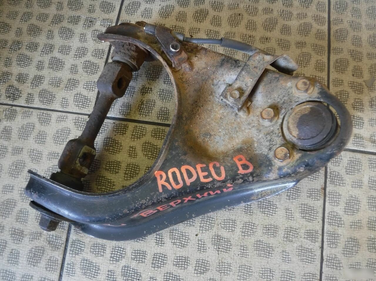 Рычаг передний правый Isuzu Rodeo II (1998—2004)
