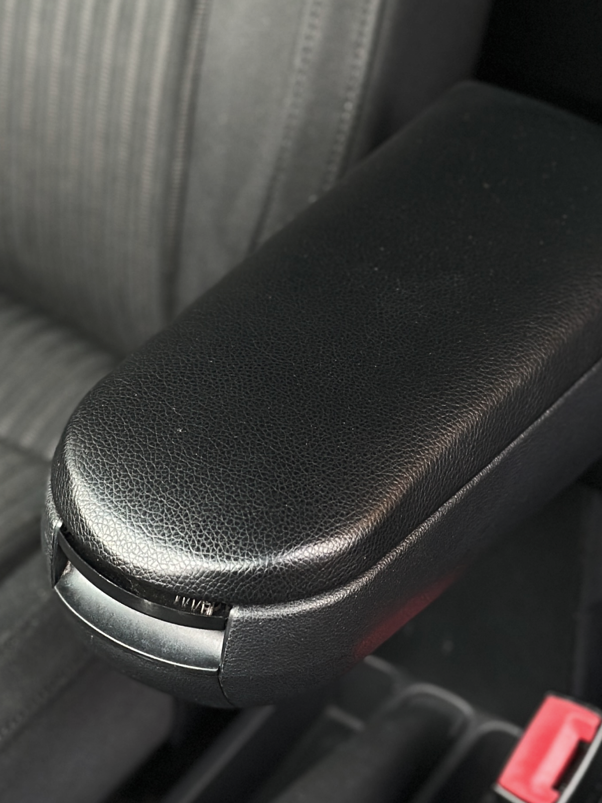 Крышка подлокотника экокожа Polo Поло седан, Volkswagen Passat B5, Golf, Bora, Skoda Шкода Рапид, Octavia, CARIUS — фото 9