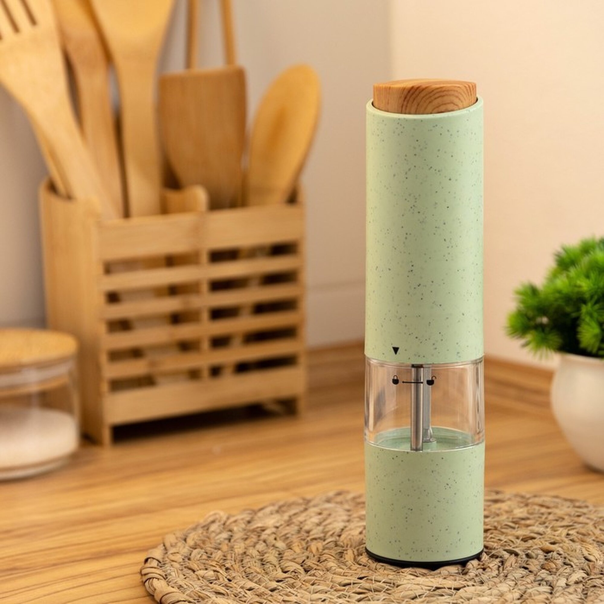 Мельница электрическая Luazon LET- 003 пластик от батареек зеленая