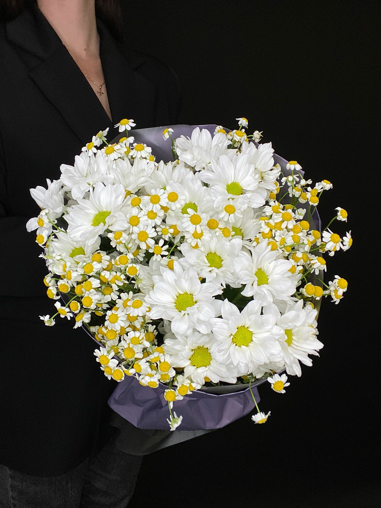 Летний букет (хризантема - 3 шт) высота букета 50 см ширина 30 см