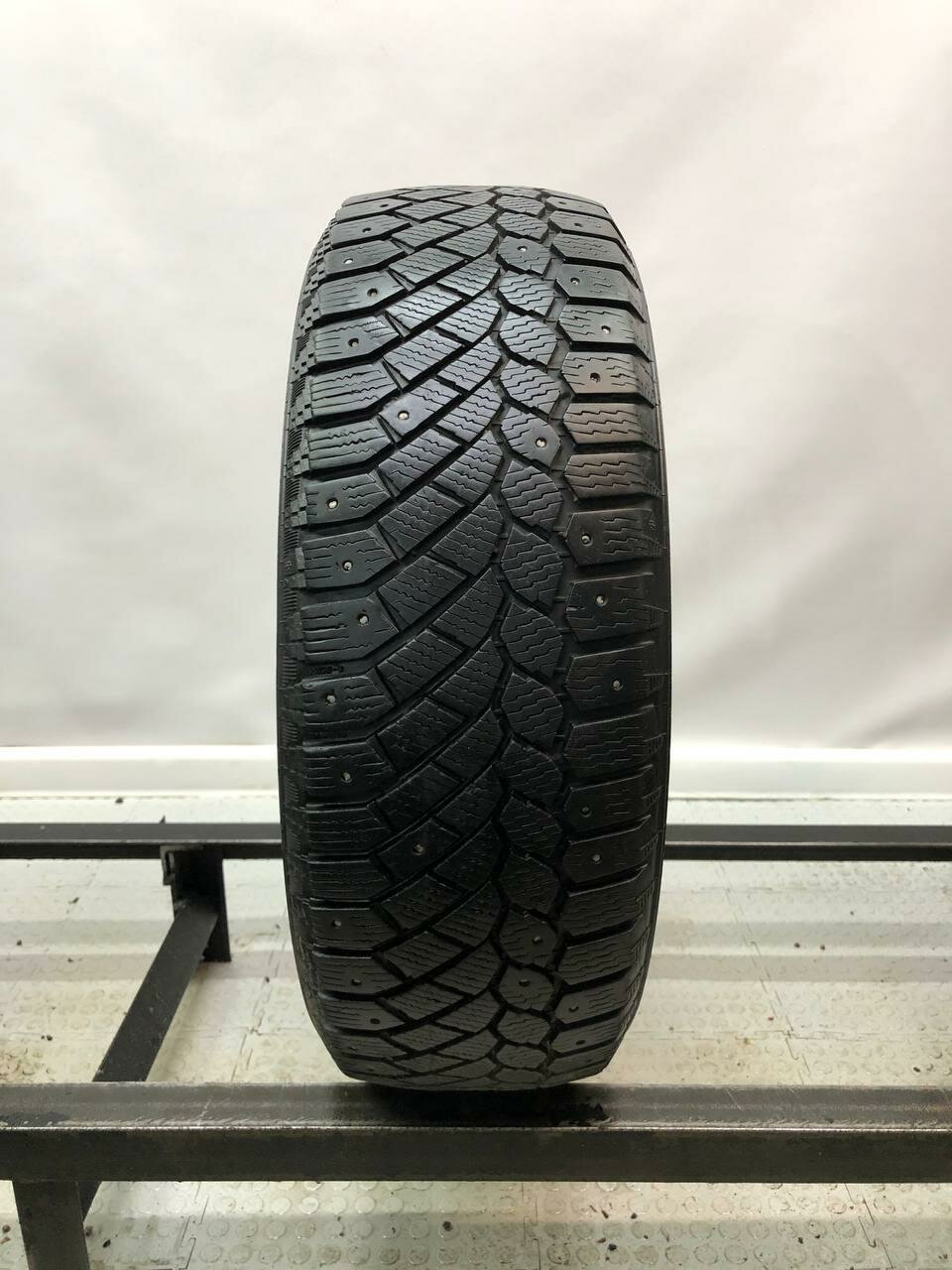 Зимние шины шипованные Gislaved Nord Frost 200 195/65 R15 40% износ GIS222