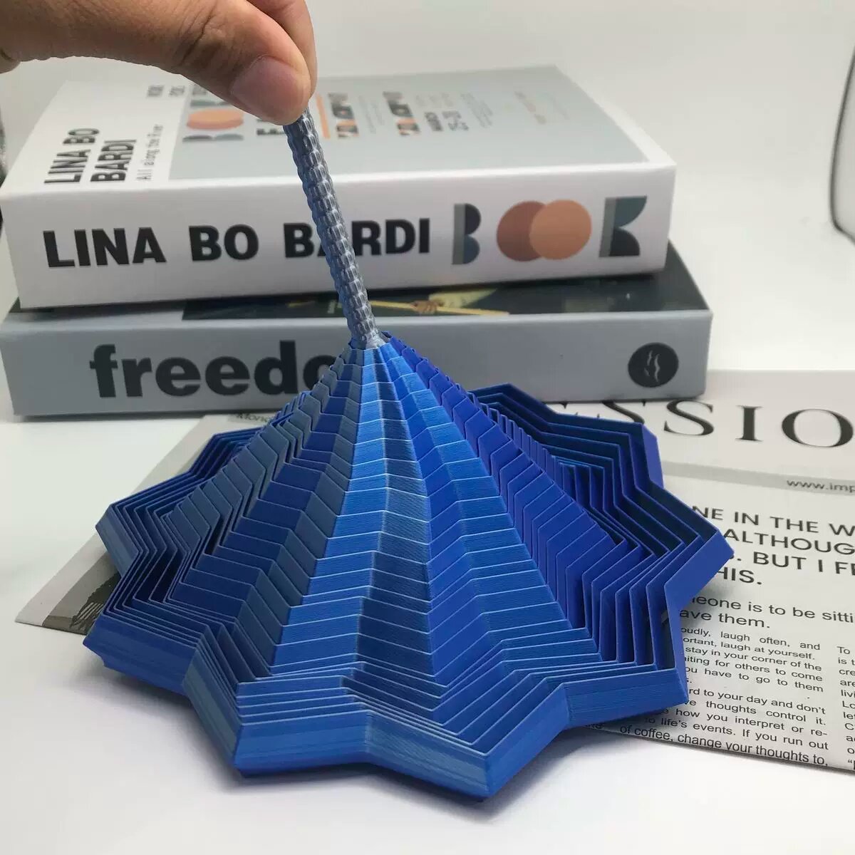 3D-печать геометрическая спираль настольная игрушка сине-серебристая цветовая палитра малый размер 13 колец 8.6см высота