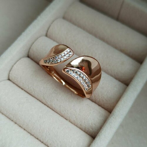 фото Кольцо, циркон, искусственный камень, размер 16, золотой нет бренда