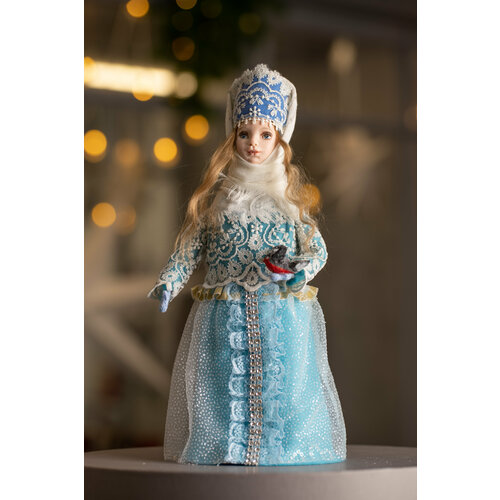 фото Авторская кукла "снегурочка и снегирь" ручной работы, интерьерная, статичная кукольная коллекция натальи кондратовой