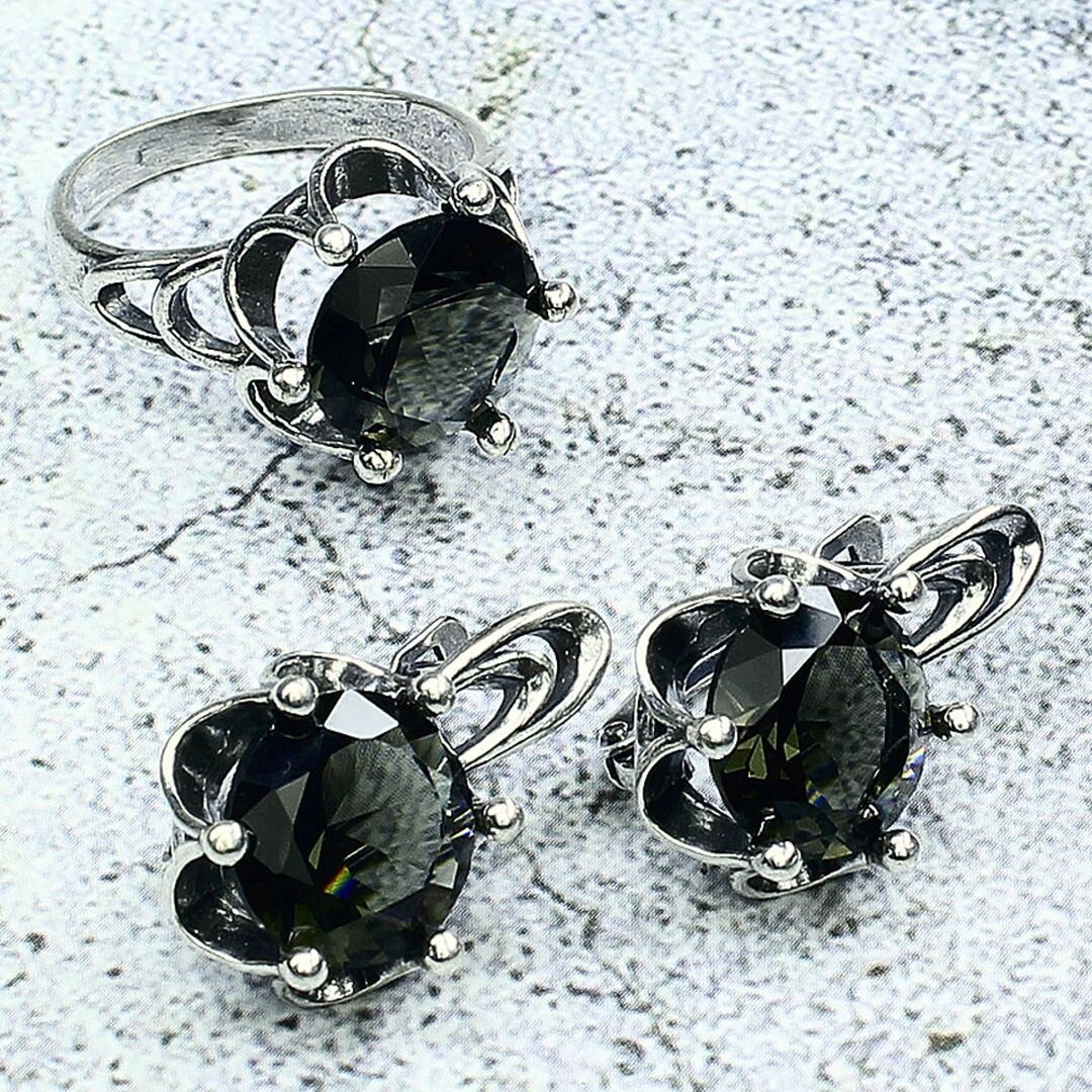 Комплект бижутерии Комплект посеребренных украшений (серьги + кольцо) с ювелирным стеклом черным: кольцо, серьги, стекло