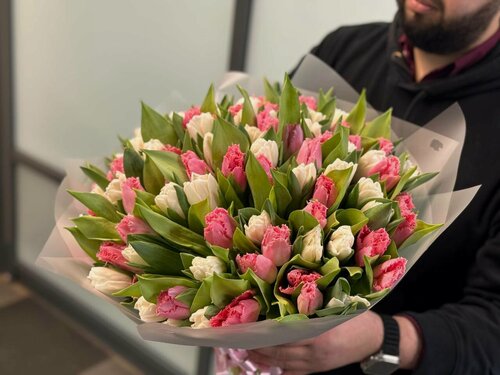 Изображение товара Тюльпаны wowflo, микс, 45 штук, на стеблях, в пленке, под ленту, обертка