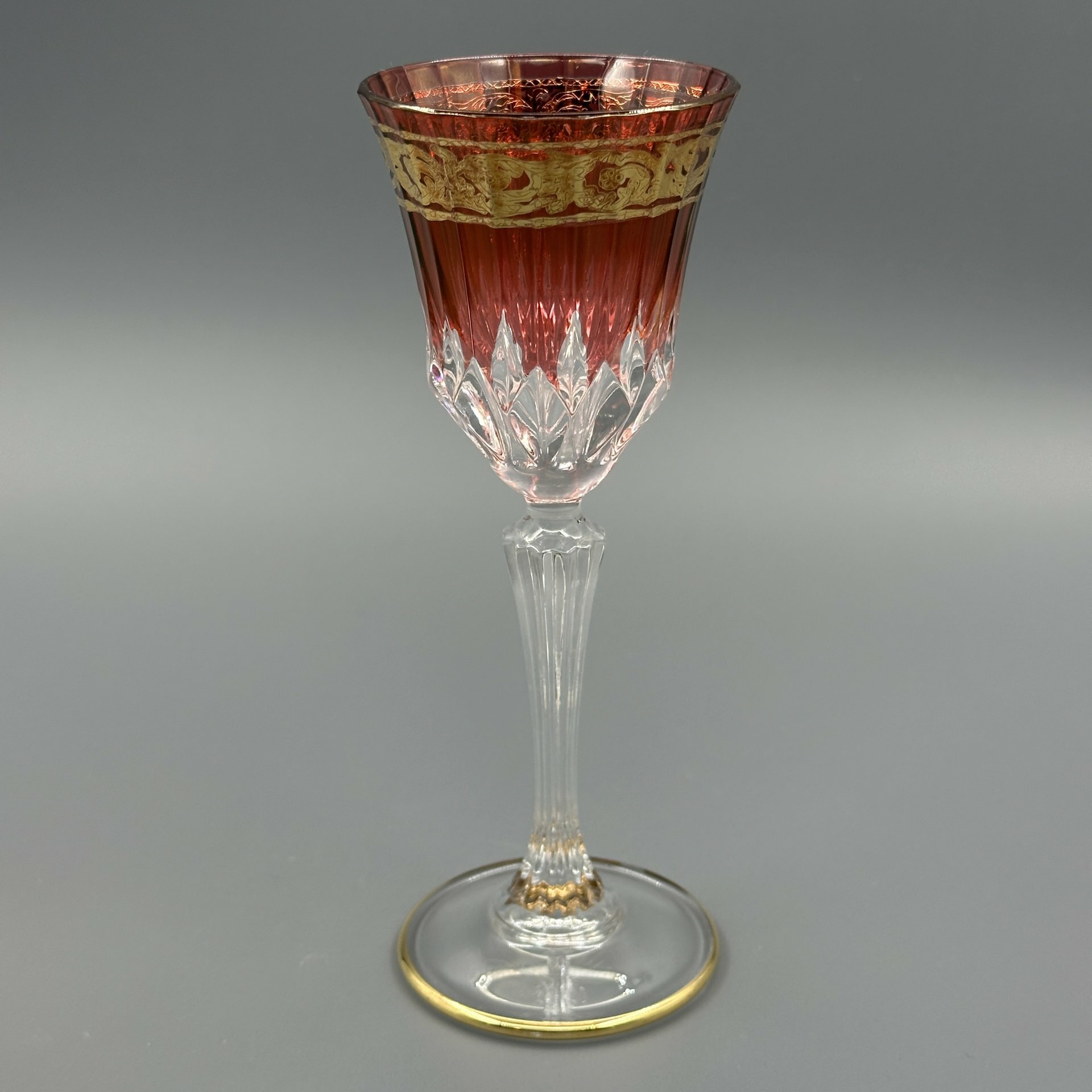 фото Бокал рубинового цвета для десертного/крепленного вина