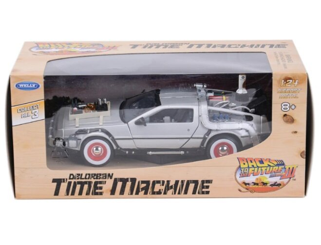 Коллекционная модель машины времени 1:24 "Делориан" BACK TO THE FUTURE III ("Назад в будущее". Часть 3)