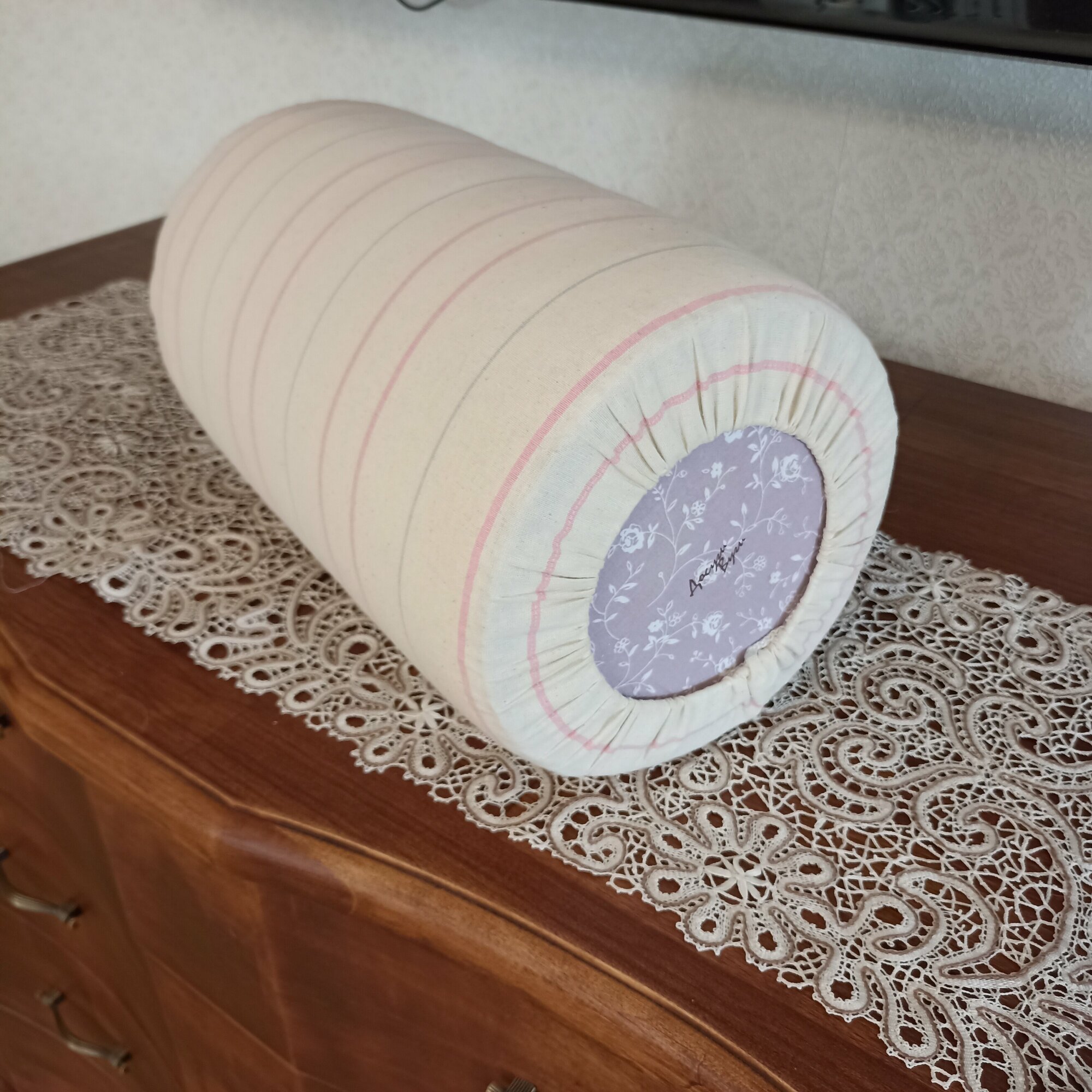 Подушка-валик "Мини", 24х37см, 2,6 кг, производство Досугивуги, для кружевоплетения и плетения макраме.