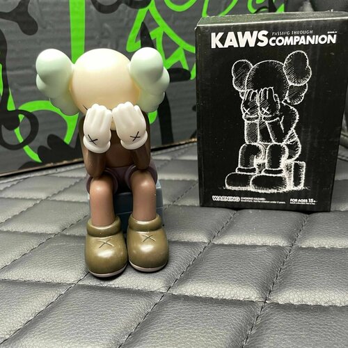 Коллекционная фигурка KAWS коричневая 12 см