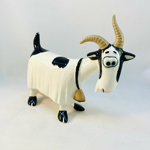 Фарфоровая статуэтка козы в новой шкурке, подарок, сувенир, козочка