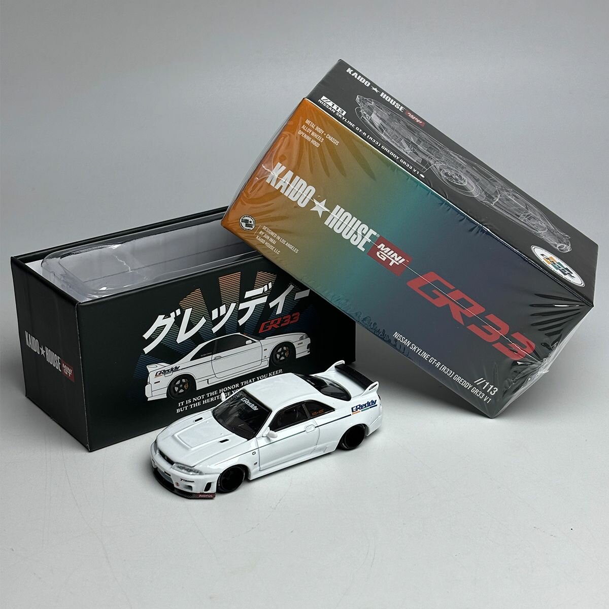 Машинка MINI GT MODEL 1:64 #869 Nissan Skyline GTR R32 Die-cast