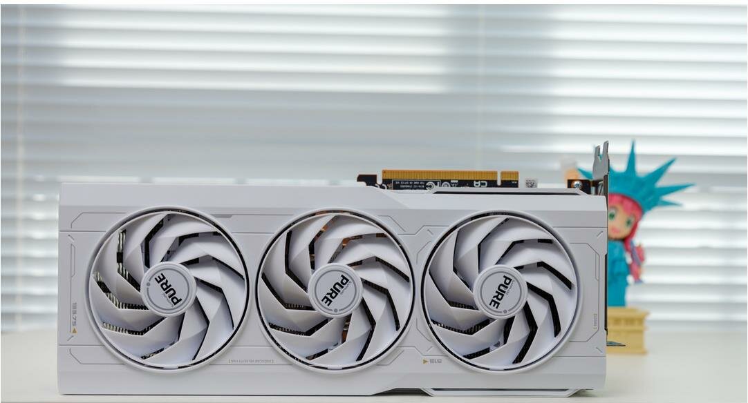 Мощнейшая игровая видеокарта Sapphire AMD Radeon RX7900XT D6 Arctic Edition OC, 20GB, GDDR6, 5 нм, поддержка 4 мониторов — фото 1