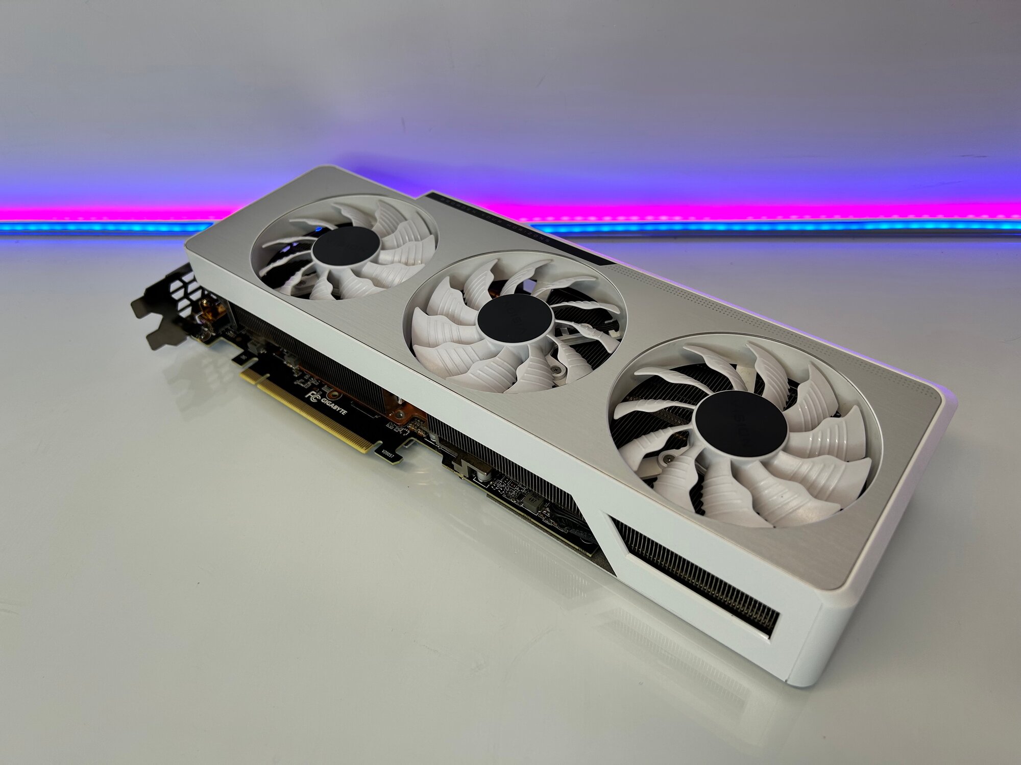 Видеокарта GigaByte - фото №8