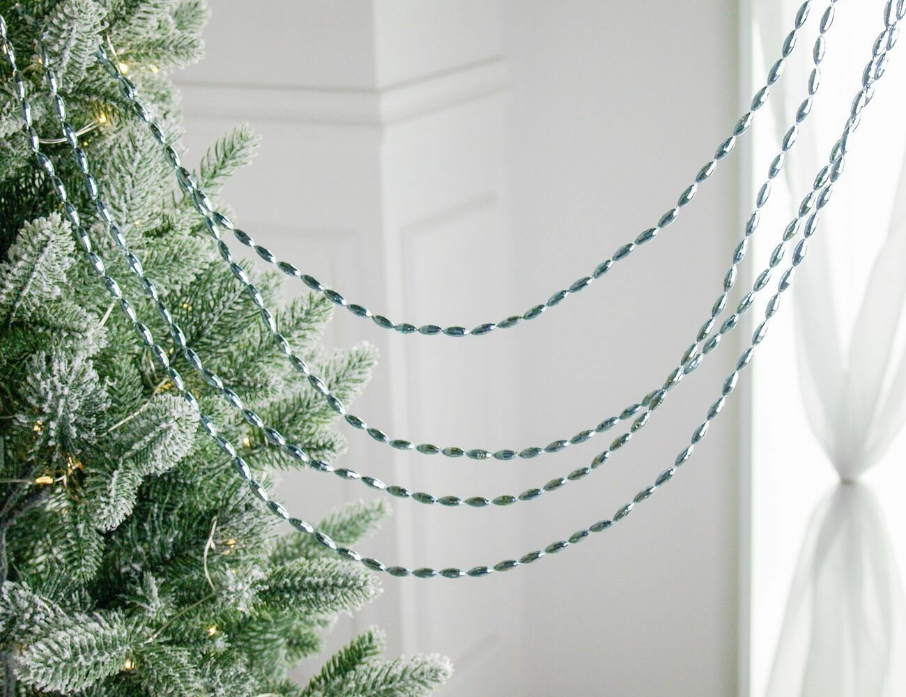 Бусы на ёлку шейни шарм пластик небесно-голубые 270 см Winter Deco 1001133