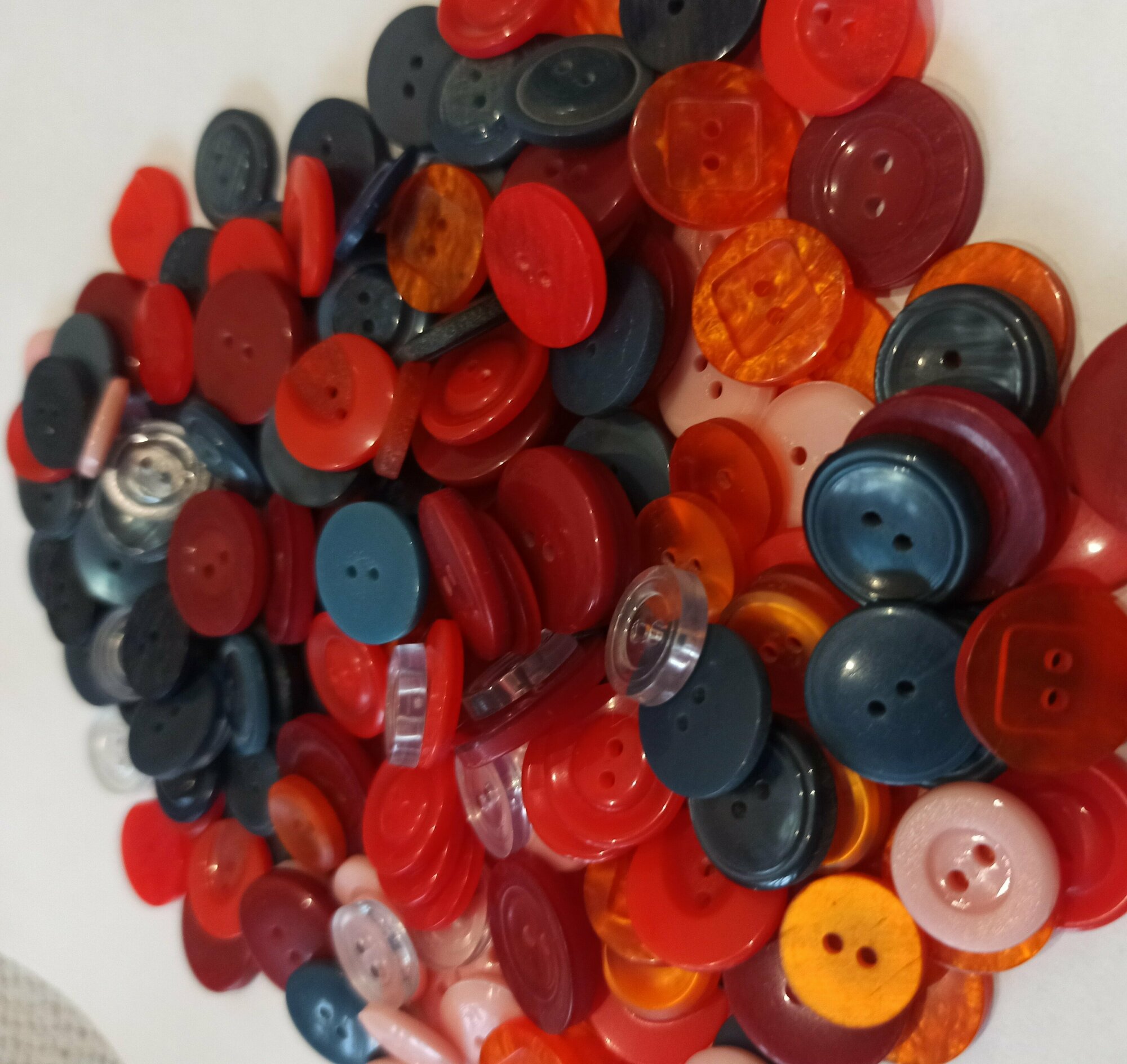 Пуговицы разноцветные пластиковые в наборе
