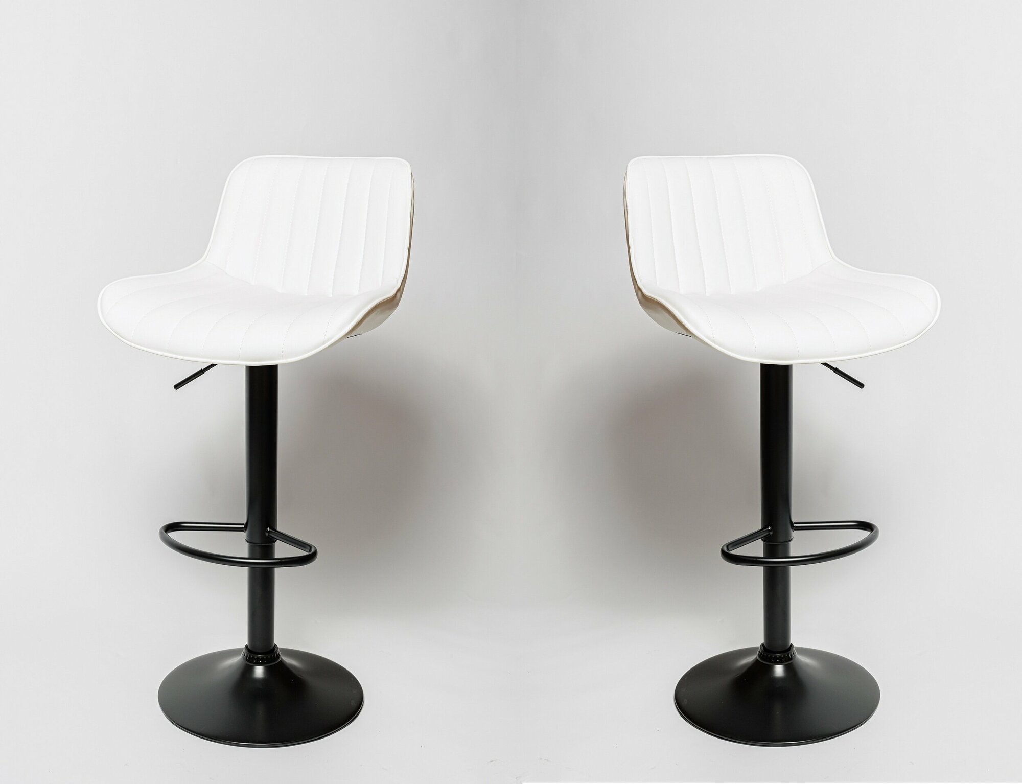 Комплект из 2-х барных стульев BN 1289P на черной ноге, белый