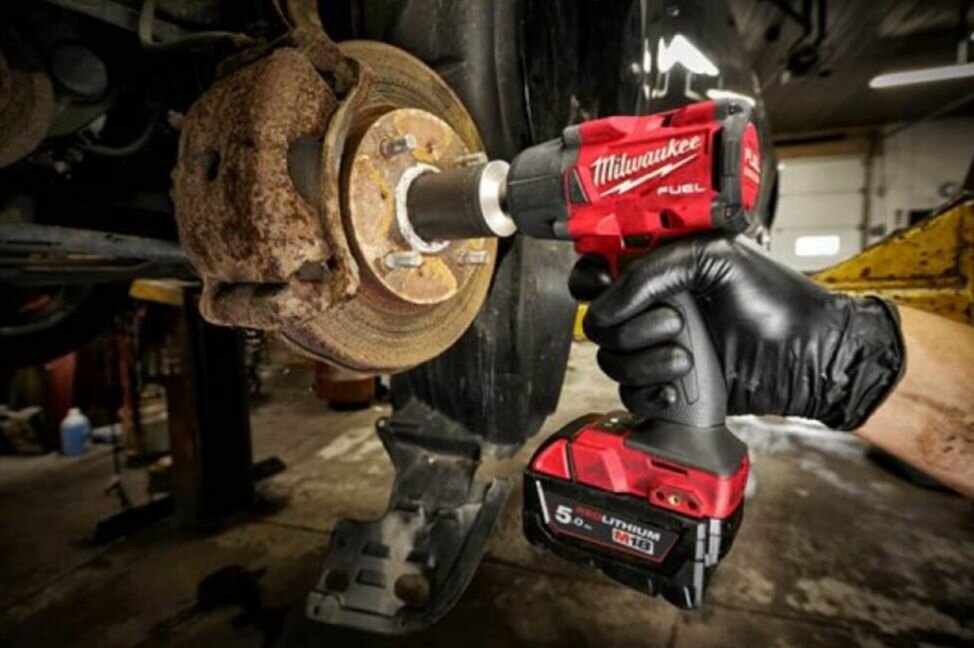 Milwaukee 4933478453 Гайковёрт аккумуляторный ударный Milwaukee M18 FMTIW2P12-502X FUEL (Li-Ion5Ач) - фото №6