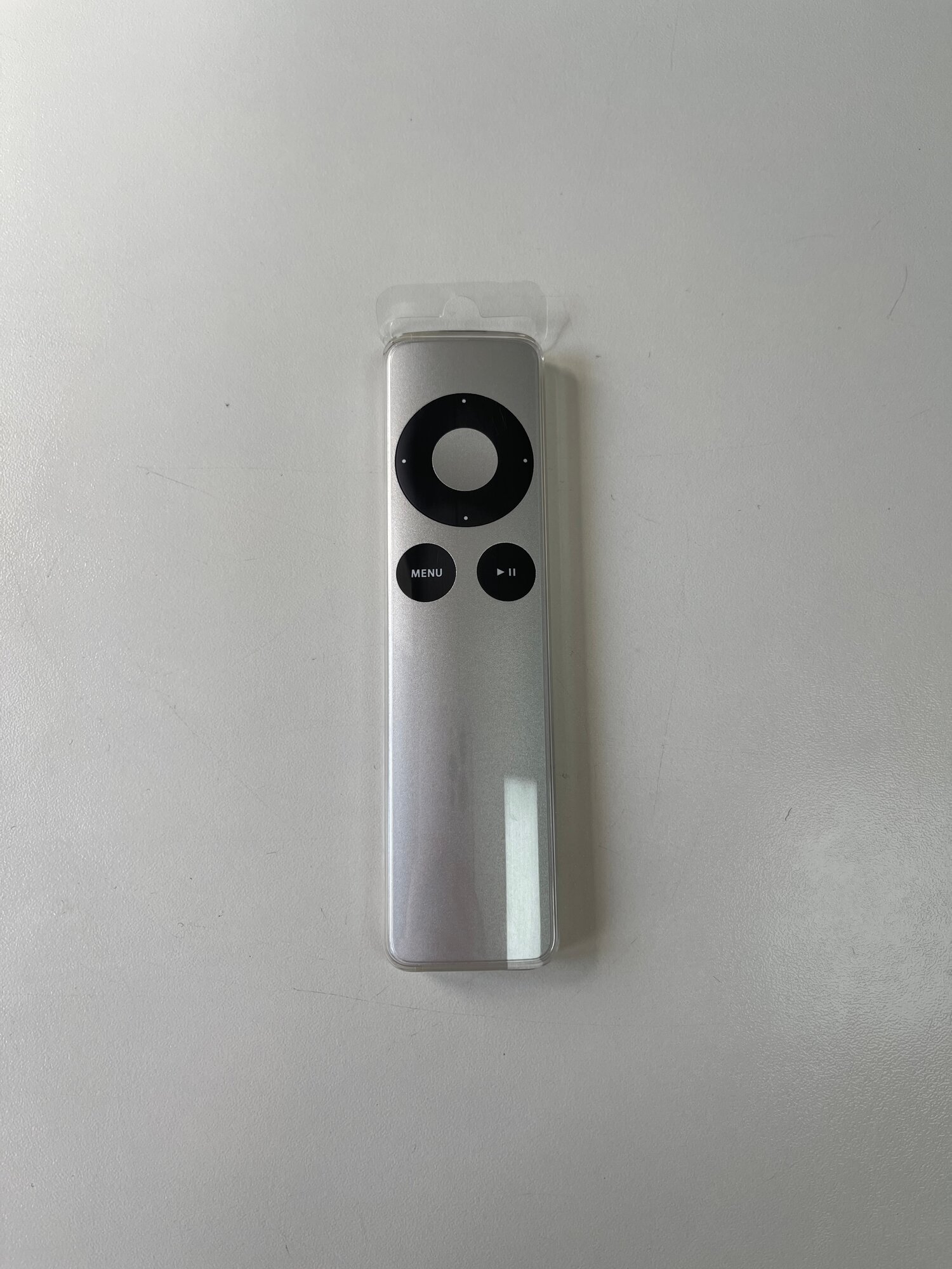 Новый пульт оригинал Apple Remote для Apple TV 3, 4, 4К, HD (Apple MC377ZM/A) — фото 1