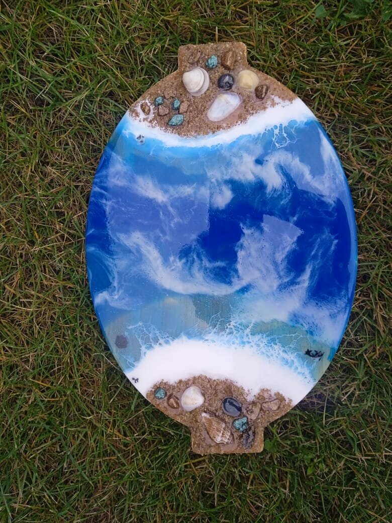 фото Столик сервировочный с декоративным покрытием из эпоксидной смолы